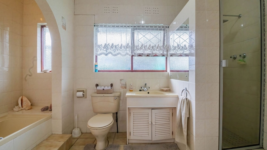 3 Bedroom Property for Sale in Bonza Bay Eastern Cape